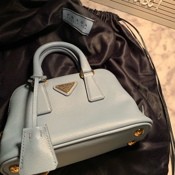 🛑SOLD🛑Prada saffiano mini lux crossbody - Picture 1 of 8